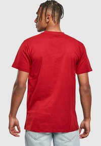 Mister Tee LOS ANGELES WORDING TEE - Marškinėliai su spaudiniu - burgundy
