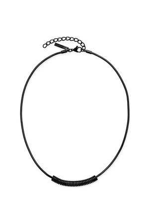 Schwarze Halskette mit flexiblem Drahtdesign, einem gewundenen Akzent in der Mitte und einem verstellbaren Verschluss mit Verlängerungskette.