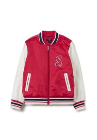Rote Satin-Bomberjacke mit weißen Ärmeln, geripptem navy-blauem und rotem Kragen. Verfügt über seitliche Taschen und ein gesticktes ‚S‘ auf der Brust.