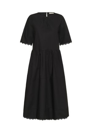 Must musta midi-kleit lühikeste varrukatega ja lainelise pitsist kaunistusega varrukatel ja äärel, ümmarguse kaelusega ja kogutud vöökohaga.