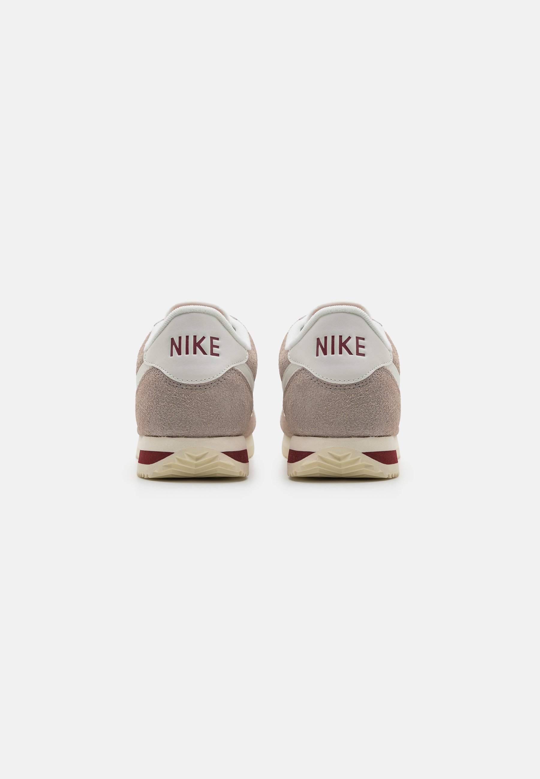 ☆Nike☆ Cortez SE M College Grey Dark Team Red Coconut Milk Nike Sportswear CORTEZ SE SUEDE - Baskets basses - college