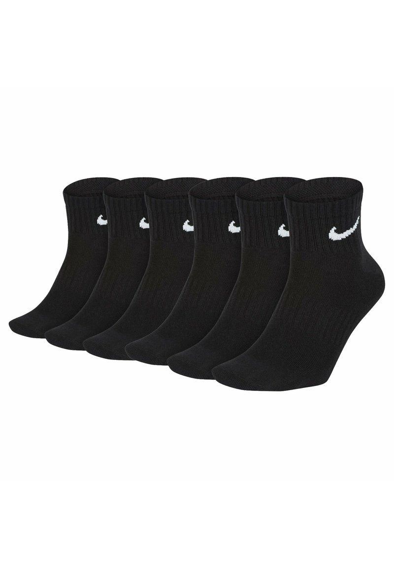 Calzini neri alla caviglia, in misto cotone, con polsini a costine, caratterizzati dal logo Nike bianco. Set di sei paia, texture liscia, forma standard.