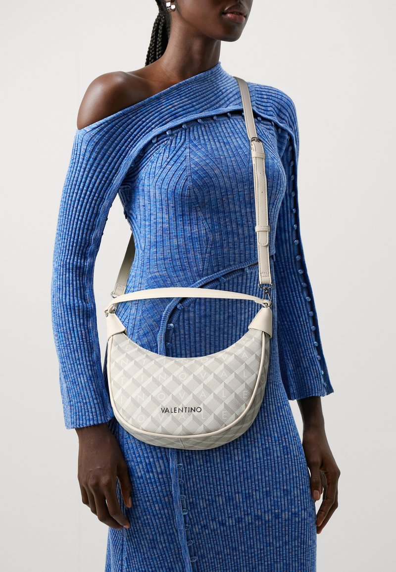 The Fabric of a Jacket PUMI 50 X 150 Cm