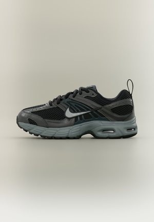 Nike Sportswear, AIR MAX MOTO 2K LACE UNISEX - Маратонки - black/light smoke grey/dark smoke grey