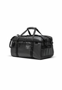 Sac de sport noir avec une finition texturée, une forme structurée, des poignées supérieures doubles, une bandoulière ajustable, plusieurs poches zippées et un détail de logo.