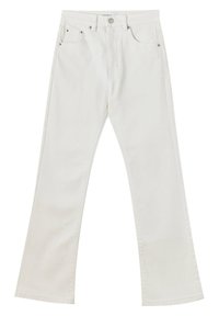 Jean blanc taille haute avec bouton devant, fermeture éclair, passants de ceinture, poches avant et coupe droite.
