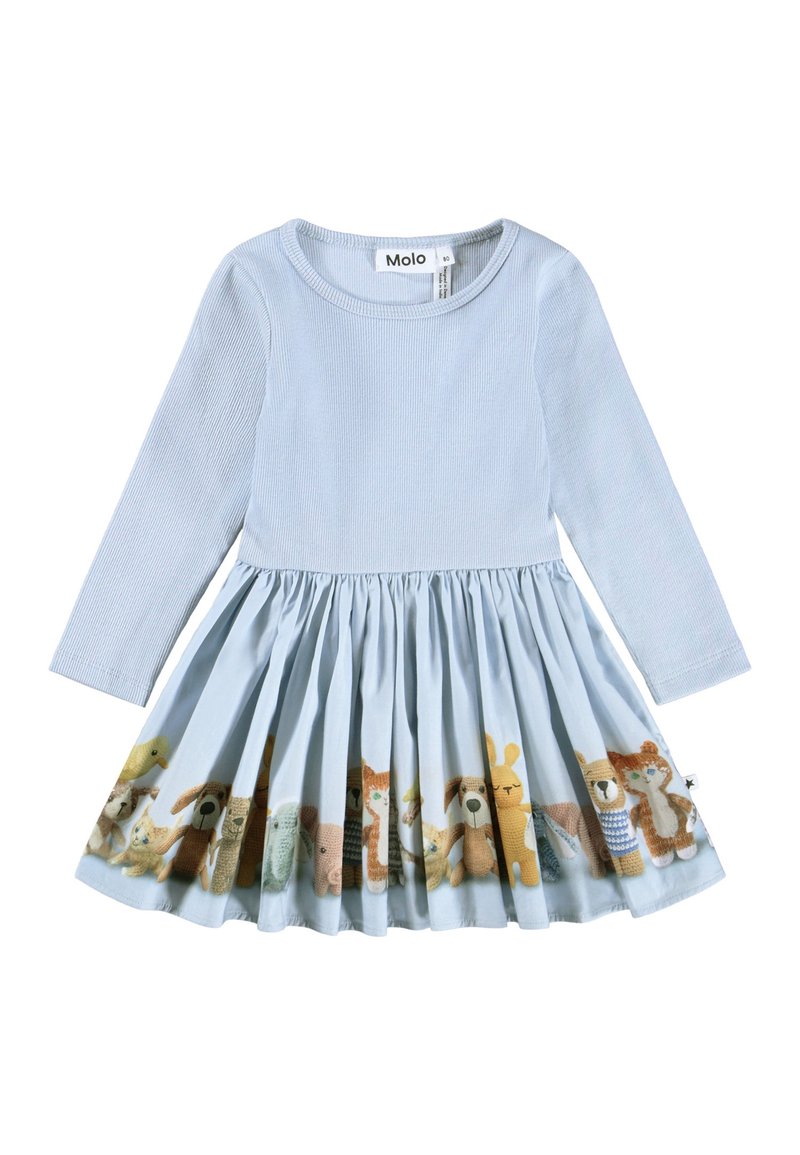 Svetlo modra obleka z dolgimi rokavi, rebrastim telesom in razprostranjenim krilom, ki na robu vsebuje barvit motiv živali.