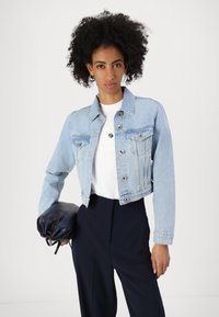 Patrizia Pepe OUTERWEAR - Chaqueta vaquera - light blue wash