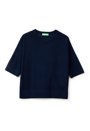 Marineblaues, gestricktes Oberteil mit kurzen Ärmeln und Rundhalsausschnitt, das locker sitzt und einen gerippten Saum hat. Textil mit einer dezenten Musterung.
