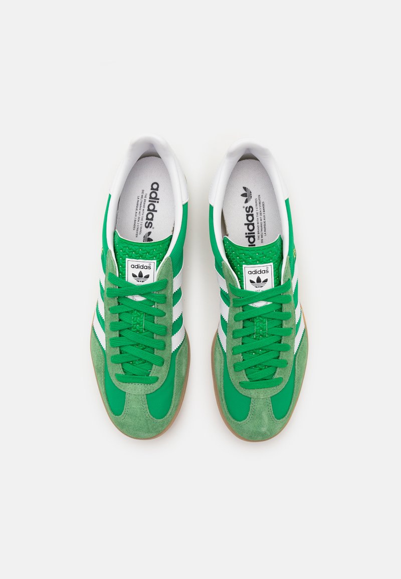 adidas Originals GAZELLE INDOOR UNISEX - Trainers - green/footwear  white/hazy green/green - Zalando.ie