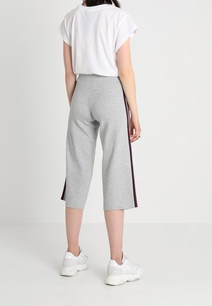Short - mottled light grey