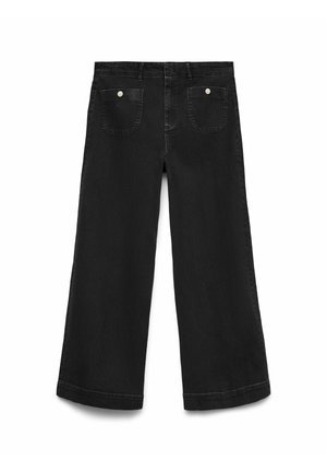 Zwarte wijde jeans met hoge taille en twee voorste opgestikte zakken met knoopsluitingen op een witte achtergrond.