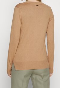 Barbour Pullover - camel