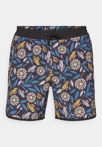 Shorts de bain à motif floral avec des fleurs et des feuilles blanches, bleues et jaunes sur un fond noir, taille élastique avec cordon de serrage.