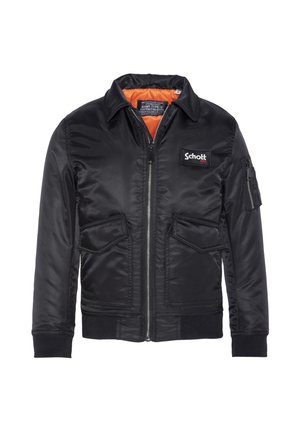 Schwarze Bomberjacke aus Satin, mit Reißverschluss vorne, zwei Fronttaschen, gerippten Bündchen und einem leuchtend orangefarbenen Futter. "Schott"-Logo vorhanden.