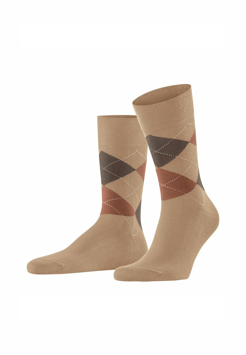 Beige Socken mit einem Argyle-Muster in dunklem Braun, Rot und hellbraunen Formen. Weiches Material mit gerippten Bündchen und glatter Textur.
