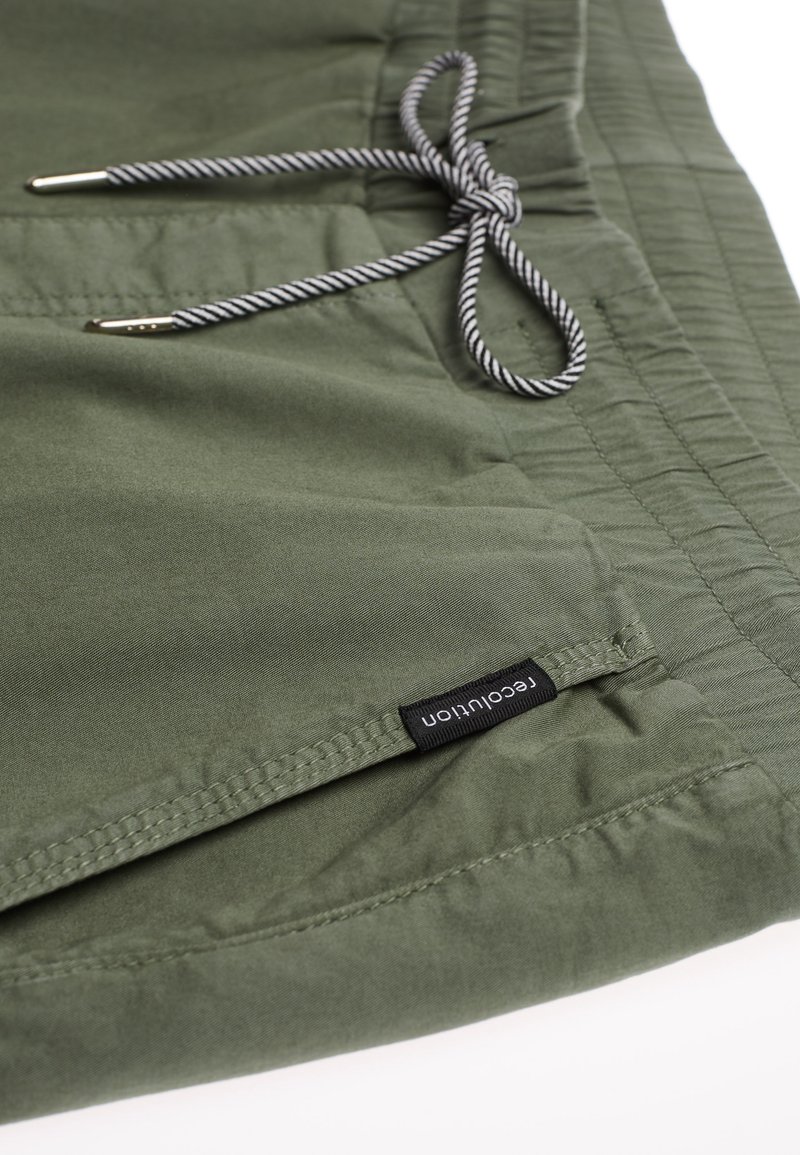 Herren Trainingsanzüge | recolution DRINK WATER FEEL WATER Jogginghose khaki - US67616 Herren Trainingsanzüge | recolution DRINK WATER FEEL WATER Jogginghose khaki - US67616