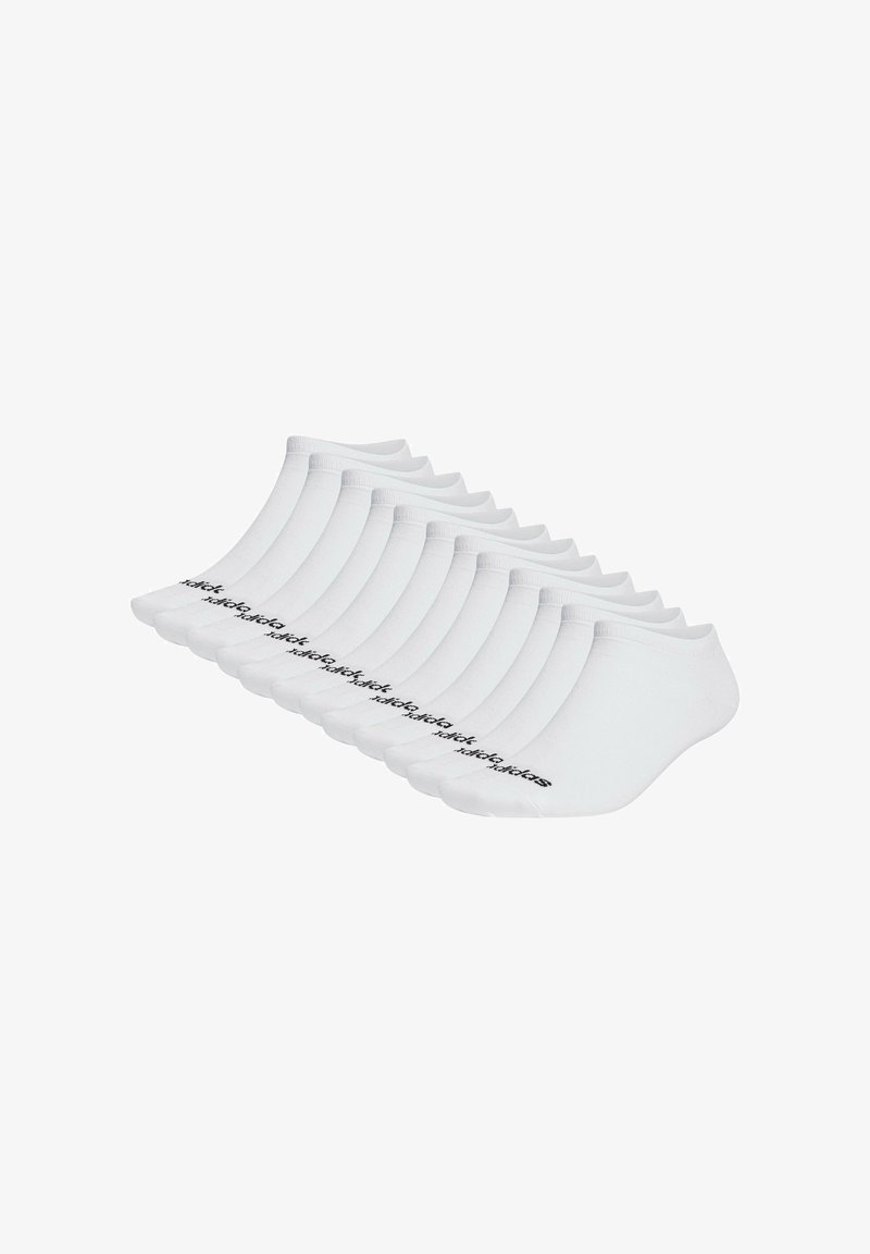 Chaussettes blanches mi-mollet alignées en rang, en mélange de coton, avec un logo noir sur la semelle et un design coupe basse.