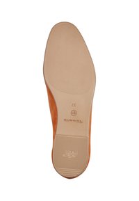 Suola di scarpa in suede marrone con battistrada in gomma color beige chiaro. Presenta un marchio impresso e scanalature per la trazione. Taglia 37 indicata sulla suola.