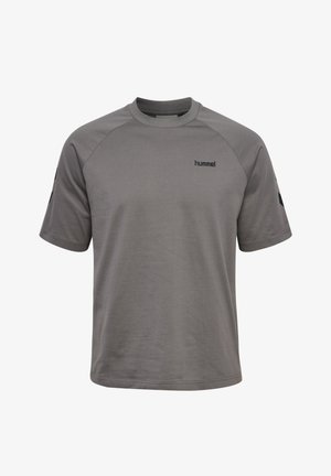 Graues T-Shirt mit kurzen Ärmeln aus weichem Stoff, mit Rundhalsausschnitt, Raglanärmeln und kleinem schwarzem Logo auf der Vorderseite.