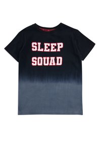 Czarna bawełniana koszulka z gradientem do szarości. Z przodu duży napis "SLEEP SQUAD" w białym kolorze z czerwoną obwódką. Krótkie rękawy, klasyczny dekolt.