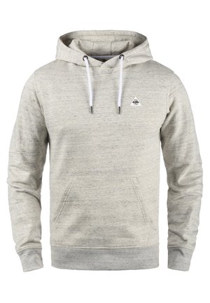 Lys grå hoodie lavet af blødt stof, med en frontlomme, justerbar hætte med snoretræk og et lille trekantet logo på brystet.