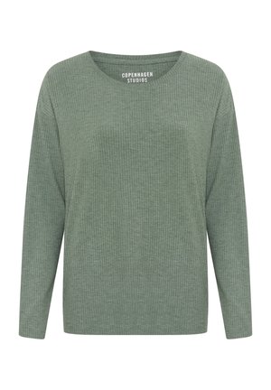 Dlhý rukáv, košeľový vrch v machovo zelenej farbe s prúžkovaným pleteným vzorom a okrúhlym výstrihom od Copenhagen Studios, zobrazený na bielom pozadí.