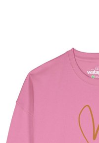 Roze sweatshirt met een ronde halslijn, voorzien van een groot gouden grafisch ontwerp. De stof lijkt glad met een relaxed fit en gestikte accenten.