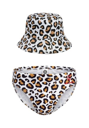 Hvid bucket hat og badebukser med brunt og sort leopardmønster, badebukserne har rød "MR UKKO" logo foran.