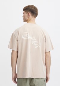 Solid SDISMAIL - Nyomott mintás póló - rugby tan