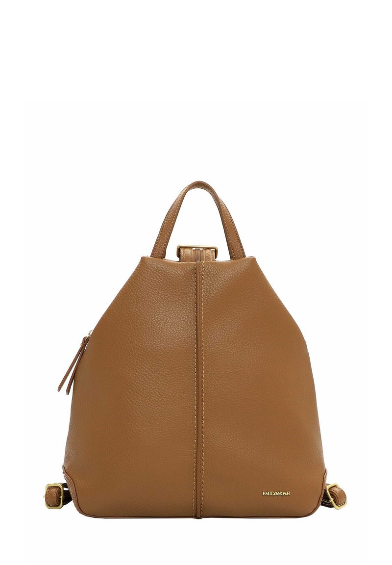 Pruun nahast seljakott, millel on struktureeritud pisarakuju, ülasang, tõmblukuga küljetasku ja minimaalne kuldse logoga tähistus.