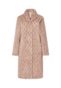 Abrigo de piel sintética en suave tono beige con un patrón cuadrado texturizado, cuello con muesca, cierre de botón en el frente y mangas largas.