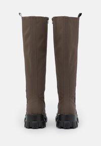 Pieces PCADRIANNA KNEE HIGH BOOT - Botas de plataforma - fossil