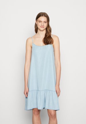 PCVILMA SLIP DRESS - Vestido vaquero - light blue denim