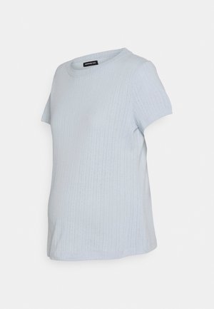 Lyseblå rippet graviditets-t-shirt med korte ærmer, rund halsudskæring og blød tekstur, designet for komfort under graviditeten.