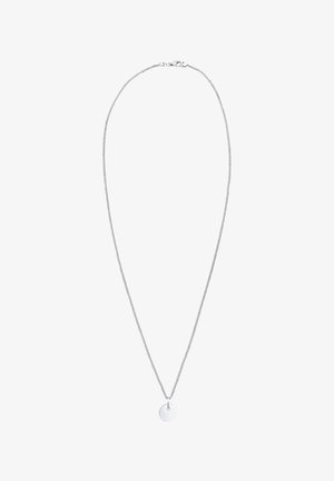 Collier fin en chaîne argentée avec un petit pendentif rond et lisse en argent suspendu au centre.