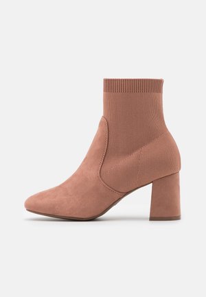 Stivaletti - beige