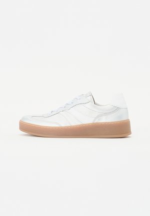 White leather sneakers with a sleek design, textured upper, and beige rubber sole. Features flat white laces and three side stripes.