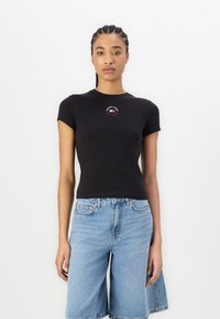 Tommy Jeans - SLIM ESSENTIAL LOGO TEE - Print T-shirt - black Thumbnail Image 1