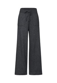 Pantalones de pierna ancha en gris oscuro, confeccionados en tela suave, con cintura elástica ajustable y dos bolsillos laterales. Textura suave con dobladillos enrollados.