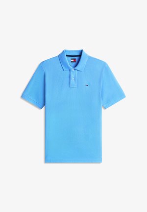 Hellblaues Poloshirt mit kurzen Ärmeln, Kragen, Knopfleiste mit zwei Knöpfen und kleinem Tommy Hilfiger Logo auf der linken Brust.