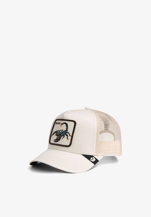 Beige Baseballcap mit Netzrückseite und einem aufgestickten blauen Skorpion-Patch mit der Aufschrift "DEADLY" auf der Vorderseite.
