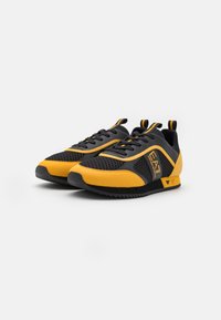 EA7 Emporio Armani LACES UNISEX - Treniņu apavi - black/mango mojito