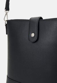 Vero Moda VMTARA SHOULDER BAG - Cross body bag - black