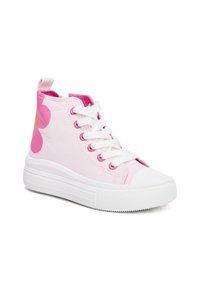 Scarpe alte in tela rosa chiaro con un grande design floreale rosa e arancione, lacci bianchi e suola in gomma bianca solida. Superficie piatta e testurizzata.