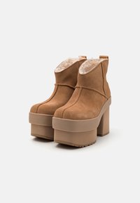 UGG Bottines à talons hauts - cognac