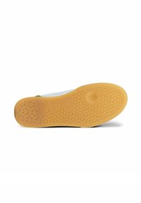 Schuhsohle mit einem strukturierten Gummidesign; tanfarbig mit geometrischen Mustern; Markenlogo und Größenabdruck sichtbar.