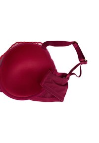Bordeaux gep padded beha met kantafwerking, verstelbare bandjes en een haak-en-oogsluiting. De stof heeft een gladde textuur en de cups hebben een ronde vorm.