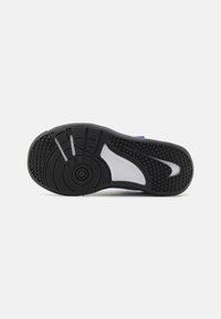 Nike Performance OMNI MULTI-COURT - Trainers - game royal/white/black
