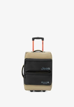 Maleta de tela suave en beige y negro con dos bolsillos frontales con cremallera, un asa retráctil naranja y la marca Jeep en la parte frontal.